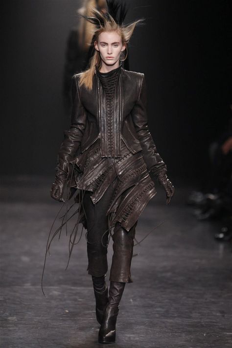 Ann Demeulemeester Ready To Wear Fall Winter 2011 Paris – NOWFASHION Ann Demeulemeester Archive, Ann Demeulemeester Runway, Winter Gothic Outfits, Ann Demeulemeester 90s, Knit Fashion Runway, Fashion Textiles, Clothes Reference, Runway Fashion Couture, Fashion Design Portfolio