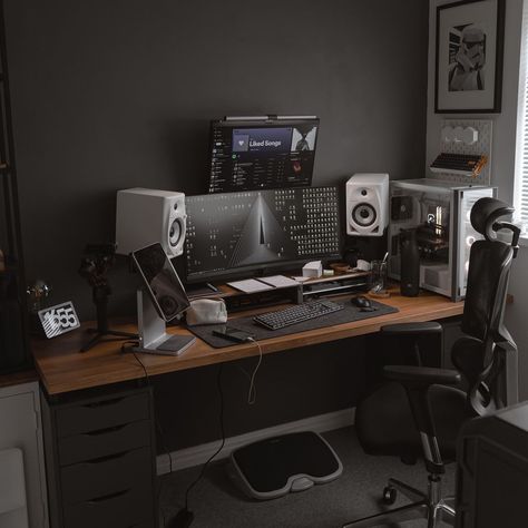 Dark Elegance: Sleek Desk Setup🔥  📸: @masonwattss  Step into the world of sleek and modern desk setups with our latest feature! Explore the productivity-enhancing designs of our community. 💻 @modtecups  Disclaimer: We don’t own this content. The original owner(s) of this content is mentioned above. ___________ #modtecups #moderndesk #minimalistworkspace #aestheticdesign #sleekoffice #aestheticsetup #DIYprojects #homedecor #minimalism #deskgoals #desksetup #productivespaces #minimalsetup #deskinspiration #desktour #setupwars #creativespaces #workspaces #workstation #deskdecor #dreamsetup #desklife #cleansetup #officedesign #pcsetup #homeoffice #workspaceinspo #setuptour Dark Desk, Setup Pc, Sleek Office, Sleek Desk, Dream Desk, Computer Desk Setup, Desk Setups, Home Studio Setup, Dark Elegance