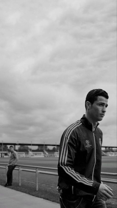 Ronaldo Aesthetic, Ronaldo Madrid, Alessandro Nesta, Cristiano 7, Cristiano Ronaldo Style, Cr7 Wallpapers, Football Players Photos, Neymar Football, Soccer Inspiration