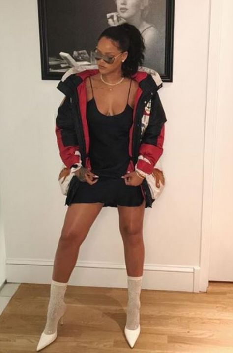 Rihanna is crowned the most powerful celebrity influencer | Daily Mail Online Baddie Clothing, Baddies Outfits, Dope Pics, Eclectic Outfits, Rihanna Street Style, 2 Aesthetic, Looks Rihanna, Mode Rihanna, Rihanna Outfits