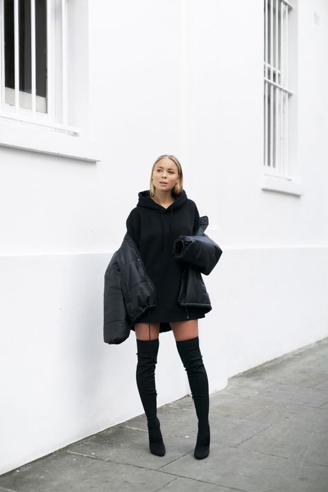 Puffer Jacket & Knee Highs. Hoodie Dress Outfit, Moda Paris, K Fashion, Fashion Blogger Style, Looks Black, Hoodie Outfit, Pinterest Fashion, All Black Outfit, Thigh High Boots