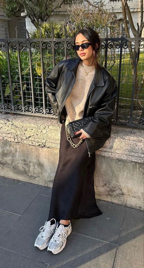 Black Midi Skirt Graphic Tee Outfit, Paris Ootd Autumn, Work Pants Boots Outfit, Floral Midi Dress With Boots, Europe Fall Fashion 2023, European Work Fashion, Winter Outfits 23/24, Boxy Denim Jacket Outfit, Europe Winter Outfits 2023