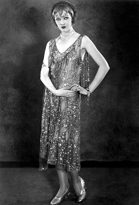 The History (And Mythology) Of 1920s Flapper Culture | Silent-ology Myrna Loy, Flapper Girl, 1920s Flapper, Jazz Age, 1930s Fashion, Man Ray, Old Fashion, 1920s Fashion, Fashion Portrait