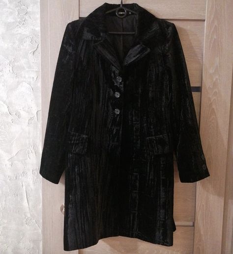 Black crushed velvet long jacket coat / extravagant velour coat  B YOUNG  size M very good condition Fur Lined Coat, Random Outfits, Androgynous Outfits, Style Moodboard, Style Bundle, Long Coat Jacket, Velvet Coat, Fall Inspiration, Witchy Vibes