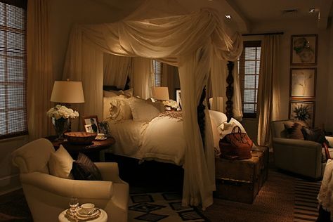 Romantic Bedroom Design, Cozy Romantic, Comfortable Bedding, Decor Ikea, Romantic Home Decor, Coastal Bedrooms, Romantic Bedroom, Poster Bed, Dream Rooms