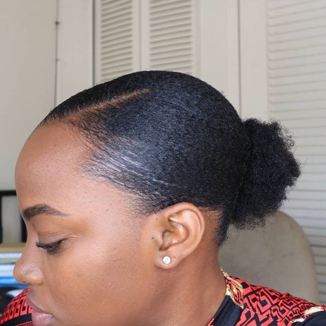 Find out the perfect gel to sleek down your natural hair in this video Natural Hairstyles Without Gel, Hairstyles Without Gel, Sleek Ponytail Tutorial, Styling Gel For Natural Hair, Gel Hair Hairstyles, Ponytails Ideas, Hair Gel Recipe, Gel Hairstyles, Puff Hairstyle