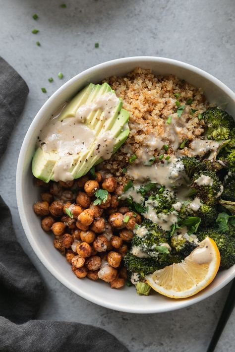 Harissa Seasoning, Chickpea Bowls, Crispy Chickpea, Lemon Tahini Sauce, Crispy Quinoa, Pasti Sani, Healthy Bowls, Tahini Dressing, Tahini Sauce