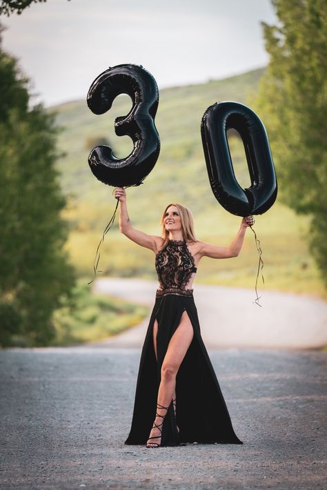 30th Birthday Picture Ideas, Black 30th Birthday Photoshoot, 30th Birthday Photoshoot Ideas For Women, 30th Birthday Ideas For Women Photoshoot, 30th Photoshoot, Outside Birthday, 30th Birthday Outfit, 30th Birthday Ideas For Women, 40th Bday Ideas