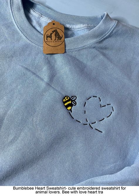 Bumblebee Heart Sweatshirt- cute sweatshirt for animal lovers. Bee with love heart trail cute unisex sweatshirt. The perfect gift for valentines, birthday, Christmas or just because for your loved one. The embroidery is to the left chest. Material: Grey- 80% cotton / 20% polyester Chest To Fit (ins):S- 35-37 M-38-40 L-41-43 XL-44-46 2XL 47-49 Colours: Grey (Black thread) Sky Blue (Black thread) White (Black Thread) Additional info: As these are m Cute Animal Embroidery Designs, Small Embroidery Designs On Tshirt, Cute Embroidery Design, Love Embroidery Design, Embroidery Designs For Boyfriend, Blue And White Embroidery, Small Cute Embroidery Designs, Embroidery Patterns Sweatshirt, Embroidered Sweatshirt For Boyfriend