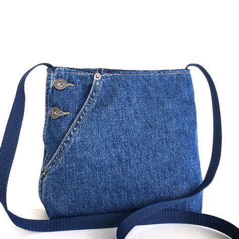 20+ Jean Purse Small #bagjeanspattern #diybagjeanspattern #totebagjeanspattern Denim Jean Purses, Old Jeans Recycle, Blue Jean Purses, Mini Cross Body Bag, Sac Tote Bag, Denim Bag Diy, Denim Bag Patterns, Jean Purses, Denim Clutch