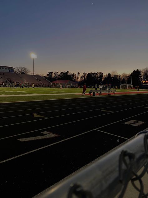 Sprinting Track Aesthetic, Track Field Aesthetic, Track Meet Aesthetic, Track Wallpaper Aesthetic, Track Athlete Aesthetic, Sprinter Aesthetic, Sports Day Aesthetic, Track Aesthetic Running, Pe Aesthetic