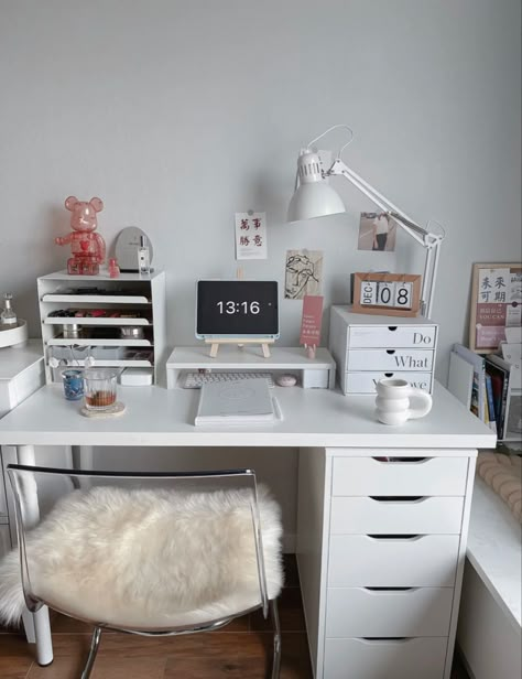 Vanity And Study Table In One, Study Table Layout, Meja Belajar Aesthetic Simple, Small Desk Ideas Aesthetic, Meja Belajar Aesthetic, Desk Simple, Bedroom Ideas For Small Rooms Diy, Study Desk Decor, Desk Layout