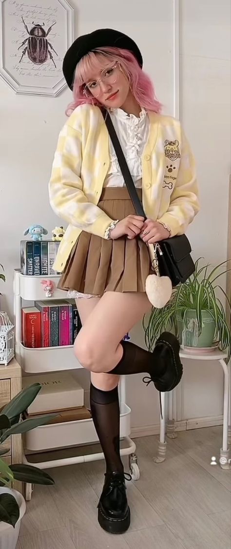 Pompompurin outfit Sanrio Fashion Aesthetic, Pom Pom Purin Cosplay, Pompompurin Outfit Aesthetic, Pompompurin Clothing, Pom Pom Purin Outfit, Pompompurin Shoes, Pompompurin Aesthetic Outfit, Pompompurin Fashion, Cute Sanrio Outfits