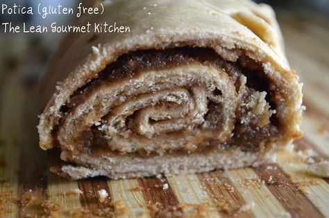 Gluten Free Nut Roll Recipe, Potica Recipe Slovenia, Nut Roll Recipe, Croatian Food Desserts, Eating Gluten Free, Slovak Recipes, Gluten Free Christmas Cookies, Nut Rolls, Gluten Free Christmas