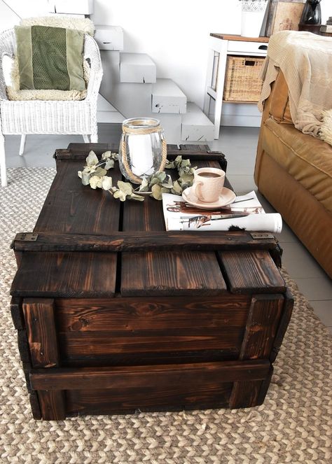 Wooden Chest Trunk, Shabby Chic Coffee Table, Box Coffee Table, Coffee Table Rustic, Trunk Box, Chic Loft, Ski Lodge Decor, Chest Trunk, Center Table Living Room