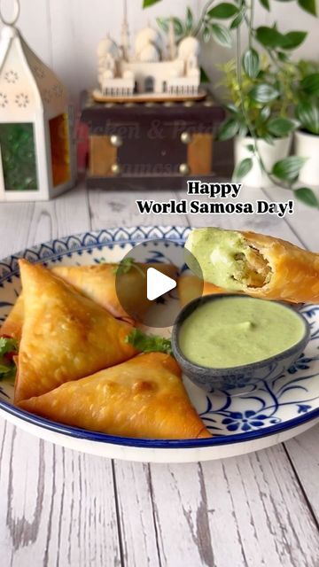 Azmia Iqbal on Instagram: "Re-sharing one of my most viral samosa recipes in honor of #worldsamosaday today! 🫶🏼

Chicken & Potato Samosa

My Mama taught me this samosa filling, so thought I'd film it for you guys too!

Easy to put together and made with a few ingredients. Save this recipe if you liked it✨

( Makes 30 medium samosas)

Ingredients
300g Chicken Breast
250g Peeled Potatoes 
5 to 6 sprigs of curry leaves
2 medium onions 
9-10 green chillies ( Adding this much as the heat will be absorbed by the potatoes - you can adjust accordingly )
2 Black Pepper & Pinch of Turmeric Powder 

Samosa Sheets

Method
- Boil the& potatoes with 2 small tsps of salt, pinch of turmeric & 1 tsp crushed black pepper ( Remove chicken around 15 mins & continue to boil potatoes until soft & tender )
- S Onion Samosa, Potato Samosa, Samosa Filling, Samosa Recipes, Boil Potatoes, Chicken Potato, Samosa Recipe, Potato Onion, Turmeric Powder