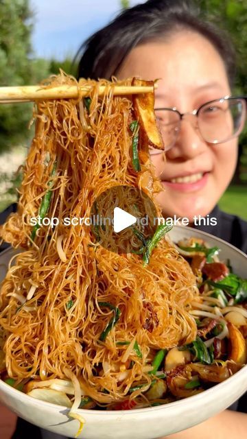 Vermicelli Noodles Recipes, Anime Marathon, Vegan Asian Food, Shiitake Recipes, Marathon Food, Vermicelli Recipe, Shrimp Avocado Salad Recipe, Sesame Noodles Recipe, Meal For One