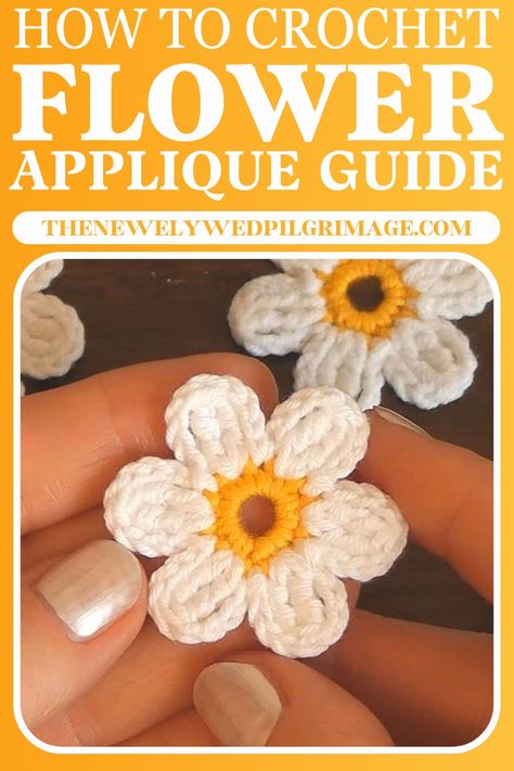 Crochet A Daisy Flower, Crochet Spring Accessories, Crochet Daisy Applique Free Pattern, Daisy Pattern Crochet, Crochet Mini Flowers Free Pattern, Crochet Applique Patterns Free Simple, Small Crochet Flowers Free Pattern, Crochet Daisy Pattern Free, Crochet Tiny Flowers