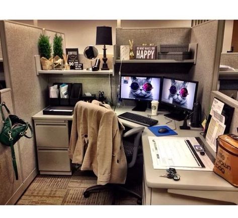 Diy Cubicle Decor, Work Cubicle Decor, Cozy Cubicle, Cubicle Organization, Office Desk Organization, Office Cube, Cubicle Design, Office Space Decor, Cubicle Makeover