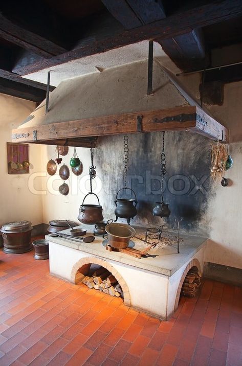 Ancient Kitchen, Castle Switzerland, Cooking Hearth, Fireplace Cooking, Castle Kitchens, Black Brick Wall, Country Style Interiors, Stone Walkway, Small Kitchen Ideas