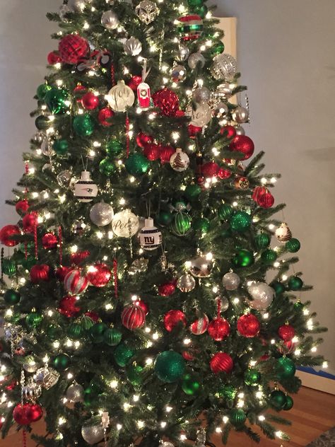 Red, silver and green Christmas tree Silver And Green Christmas Tree, Christmas Tree Red And Silver, Green Christmas Tree Decorations, Christmas Tree Gold, Christmas Tree Inspo, Green Ornaments, Christmas Tree And Fireplace, Pretty Christmas Trees, Green Xmas