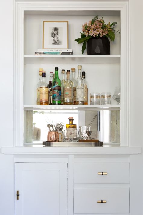 Read More: https://www.stylemepretty.com/living/2016/09/21/crafting-a-dream-bungalow-in-venice-beach/ Built In Bar Cabinet, Dream Bungalow, Bookshelf Bar, Station Photography, Bar Nook, Built In Buffet, Bar Station, Built In Bar, Muebles Living