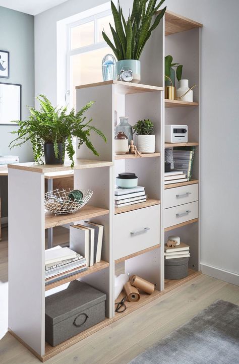 Bookcase Studio Apartment, Kallax Workspace, Shelf Divider Ideas, Home Office Separator Ideas, Shelves As Room Divider, Office Separator Ideas, Creative Spaces Studio Inspiration, Student Living Room Ideas, Pet Friendly Living Room Ideas