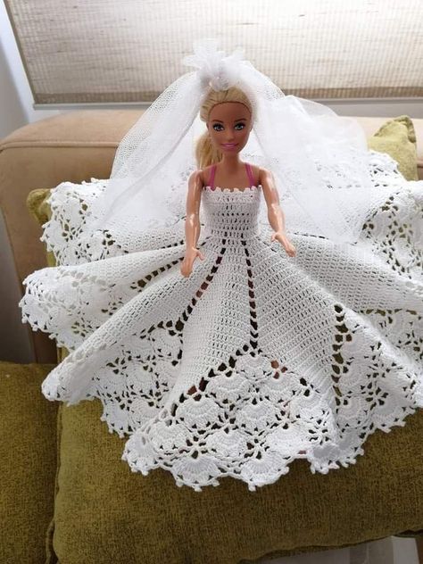 Barbie Crochet Gown, Crochet Baby Doll, Dress Design Ideas, Crochet Barbie Patterns, Crochet Doll Clothes Free Pattern, Crochet Wedding Dresses, Barbie Knitting Patterns, Barbie Dress Pattern, Barbie Bridal