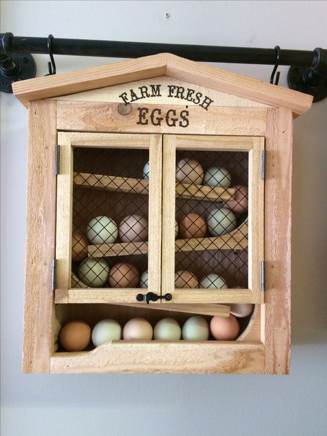 Egg dispenser keeps fresh eggs in order Build Chicken Coop, Egg Cabinet, Egg Dispenser, Chicken Life, Coop Design, Diy Chicken, Coop Plans, Keeping Chickens, Building A Chicken Coop