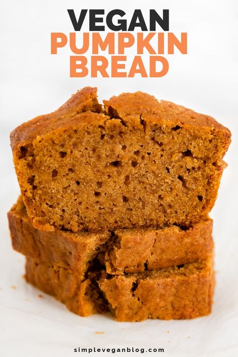 Vegan pumpkin bread, a delicious type of vegan bread. It is moist, flavorful, and wonderfully spiced, as well as made with 10 ingredients. #vegan #vegetarian #plantbased #veganpumpkinbread #veganbread Quick Desserts Easy Simple, Pumpkin Bread Moist, Chimichurri Steak, Vegan Pumpkin Bread, Vegan Baking Recipes, Vegan Holiday, Homemade Pumpkin Puree, Sans Gluten Sans Lactose, Pumpkin Bread Recipe