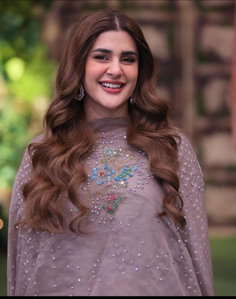 Kubra Khan, Twins Fashion, Sana Khan, Punjabi Outfits, Mehndi Design Images, Desi Clothes, Dress Design Patterns, Simple Pakistani Dresses, Boutique Dress Designs