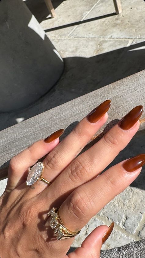 Calendar Be Damned, Hailey Bieber's Manicure Says Fall Starts Now Nail Color Trends, Mom Ring, Lip Hair, Nail Swag, Oval Nails, Brown Nails, Celebrity Beauty, Autumn Nails, Nails Short