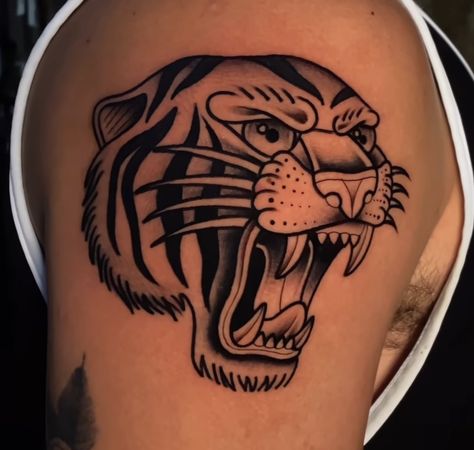 Traditional Tiger Tattoo, Traditional Tattoo Outline, Tiger Face Tattoo, Tiger Head Tattoo, Traditional Tattoo Stencils, Japanese Tiger Tattoo, Big Cat Tattoo, Traditional Tattoo Inspiration, American Traditional Tattoo Ideas