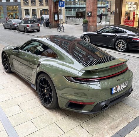 Aesthetic Porsche Wallpaper, Luxury Cars Porsche, Aesthetic Porsche, Art Photography Aesthetic, Porsche Aesthetic, Porsche Wallpaper, Green Porsche, Porsche Gt3 Rs, Aesthetic Old Money