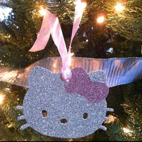 Hello Kitty Ornaments, Ornaments Painting, Glitter Hello Kitty, Decoracion Hello Kitty, Hello Kitty Christmas Tree, Diy Hello Kitty, Hello Kitty Crafts, Pink Christmas Decorations, Xmas Deco