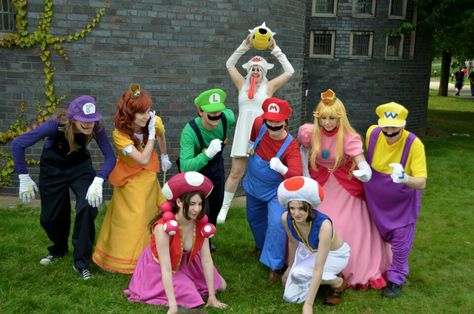 Big Group Halloween Costumes, Super Mario Bros Costumes, Mario Bros Costume, Mario Halloween Costumes, Super Mario Costumes, Mario Cosplay, Theme Carnaval, Mario Costume, Halloween Costumes For Family