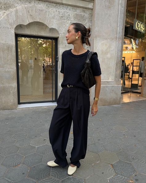 BLANCA ARIMANY | Paseando con @lucas_prada_ 🍦with matching outfit ahaah Who copies whom? - #couples #fashion #barcelona #pinterestaesthetic… | Instagram Madrid Outfits, Casual Dinner Outfit Summer, Chica Chola, Spanish Outfits, Dinner Outfit Casual, European Street Style, Couples Fashion, Aesthetic Overalls Outfit, Moda Aesthetic