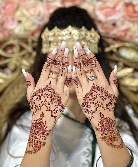 bridal henna design wedding henna Wedding Mendhi Brides, Henna Designs Traditional, Indian Bridal Nails, Bridal Henna Design, Bridal Nails Designs, Finger Henna Designs, Finger Henna, Bridal Henna Designs, Bridal Nail Art