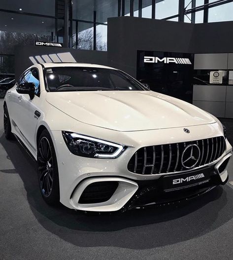 estoy muy agradecida con el Universo por tener una auto blanco. Tmax Yamaha, C 63 Amg, Dream Cars Mercedes, Luxurious Cars, Lux Cars, Mercedes Car, Mercedes Benz Cars, Benz Car, Classy Cars