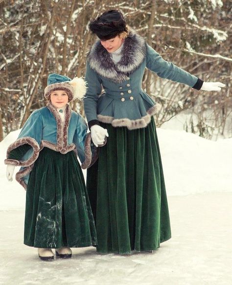 Russian Winter Outfit Traditional, Russian Vintage Fashion, 1900s Russian Fashion, Victorian Winter Clothes, Historical Winter Clothing, Modern Russian Fashion, Russian Inspired Fashion, Victorian Winter Dress, Victorian Winter Fashion