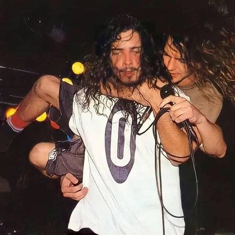 Pearl Jam Eddie Vedder, Temple Of The Dog, Grunge Band, Solo Performance, Eddie Vedder, Alice In Chains, Band Shirt, Chris Cornell, Pearl Jam