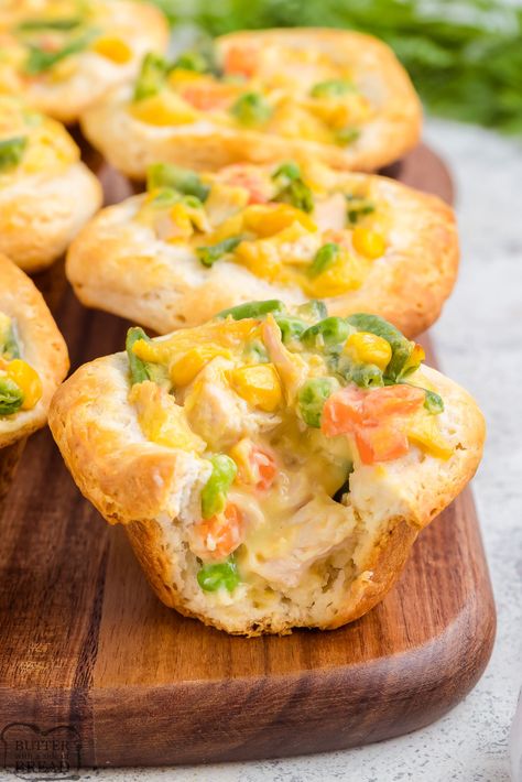 Muffin Tin Chicken Pot Pies Muffin Tin Chicken Pot Pie, Mini Empanadas, Mini Pot Pies, Chicken Pot Pies, Mini Chicken Pot Pies, Casserole Chicken, Mini Torte, Easy Chicken Pot Pie, Pot Pies Recipes