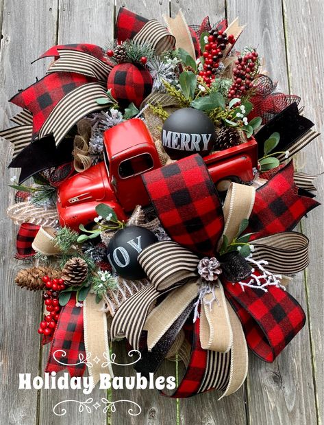 Buffalo Plaid Christmas Garland, Buffalo Plaid Garland, Wreaths Diy Christmas, Christmas Wreath Designs, Diy Christmas Decorations For Home, Diy Christmas Wreaths Ideas, Christmas Wreaths Ideas, Christmas Centers, Plaid Christmas Decor