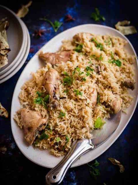 Chicken Pulao Recipe, Chicken Pilaf, Panini Recipes Chicken, Chicken Pulao, Indian Rice Recipes, Masala Spice, Cooking Chicken, Grape Salad, Pulao Recipe