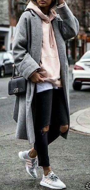 Street Style Women Winter, Trendy Street Style Outfits, Oversized Sweatshirt Outfit, Autumn Street, Adrette Outfits, Look Boho Chic, Outfit Jeans, Trendy Street Style, Sweatshirt Outfit