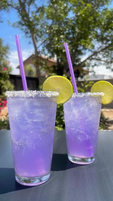 Drinks Made With Tequila, Paloma Drink, Sweet Sixteen Themes, Lavender Wedding Cake, Purple Drinks, Sweet Sixteen Birthday Party Ideas, Grapefruit Soda, Birthday Drinks, Lime Salt