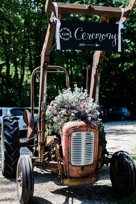 British Country Wedding, Outdoor Farm Wedding Ideas, Fall Western Wedding Ideas, Paddock Wedding, Country Farmhouse Wedding, Farm Style Wedding, Tractor Wedding, Farmer Wedding, Farm Wedding Ceremony