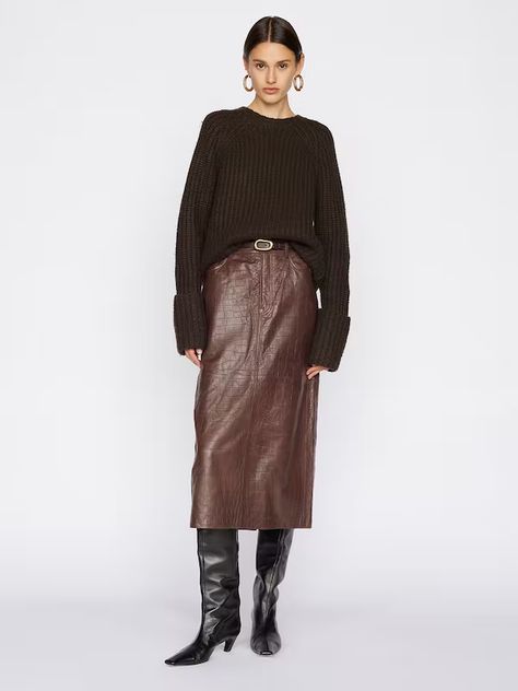 Leather Midi Skirt Outfit, Long Leather Skirt, Brown Leather Skirt, Crocs Boots, Leather Skirt Outfit, Midi Skirt Outfit, Skirts With Boots, Leather Midi Skirt, Croc Leather