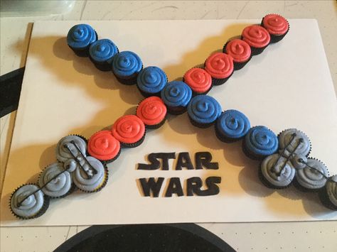 Star Wars cupcakes Star Wars Essen, Cupcake Cake Ideas, Star Wars Themed Birthday Party, Star Wars Birthday Cake, Star Wars Cupcakes, 4de Verjaardag, Star Wars Baby Shower, Star Wars Theme Party, Star Wars Food