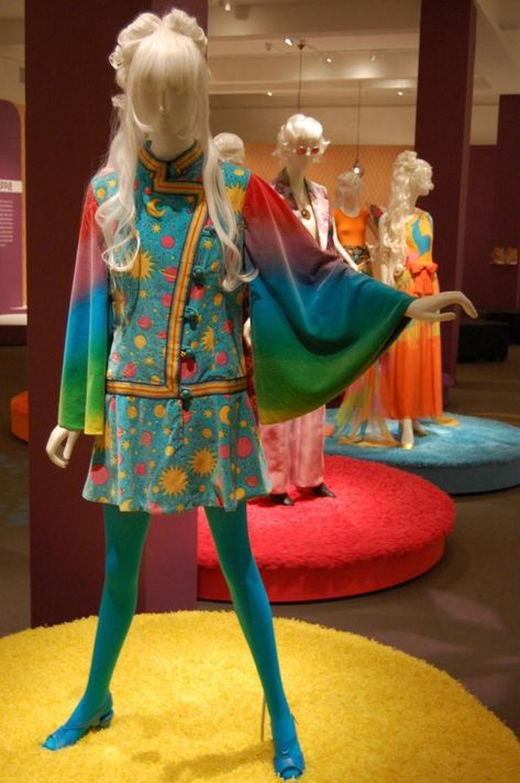 Apple Boutique, 1940s Looks, 60s Hippie, Design Houses, 60s 70s Fashion, Age Of Aquarius, Sixties Fashion, 1970s Fashion, 1960s Fashion